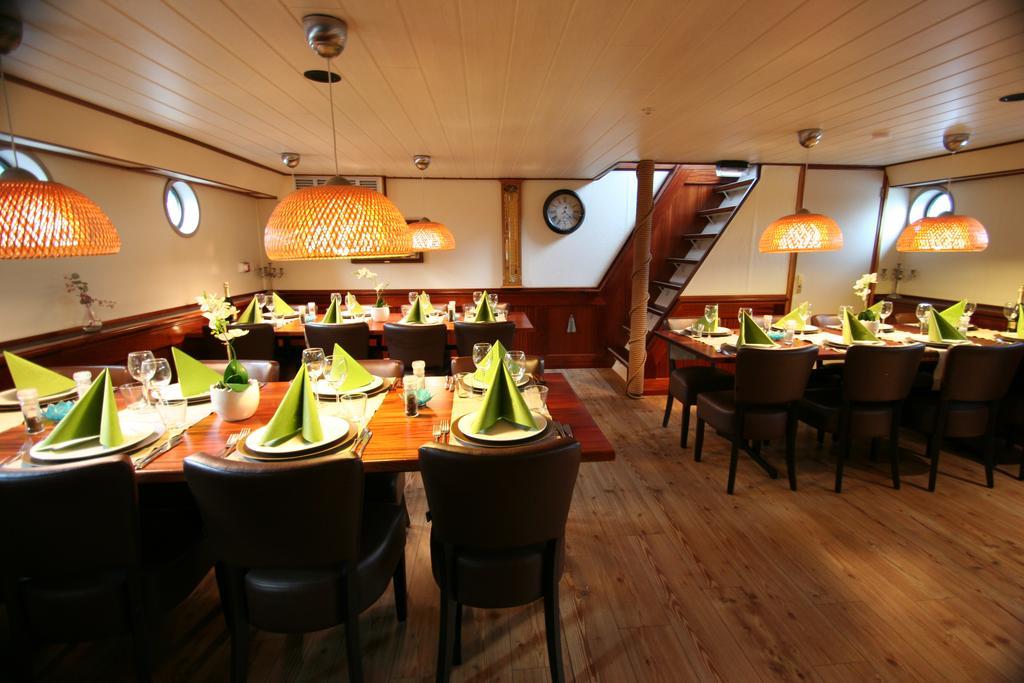 Hotelboat Fiep Амстердам Екстериор снимка
