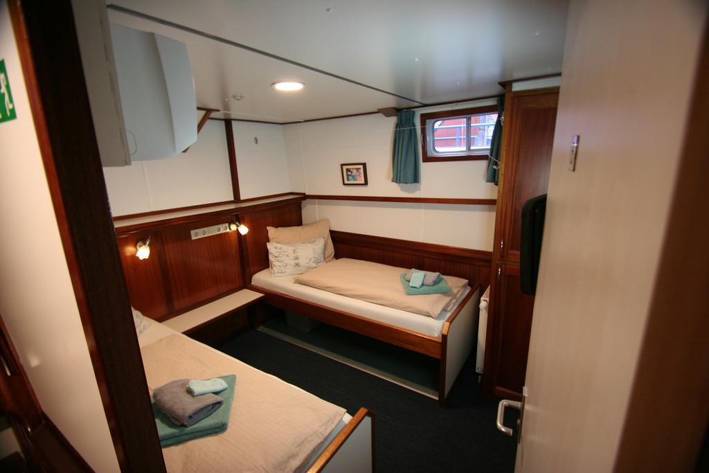 Hotelboat Fiep Амстердам Екстериор снимка